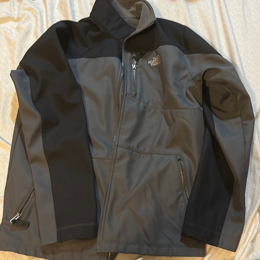 The North Face Black and Gray Performance Jacket Weather-Resistant Design